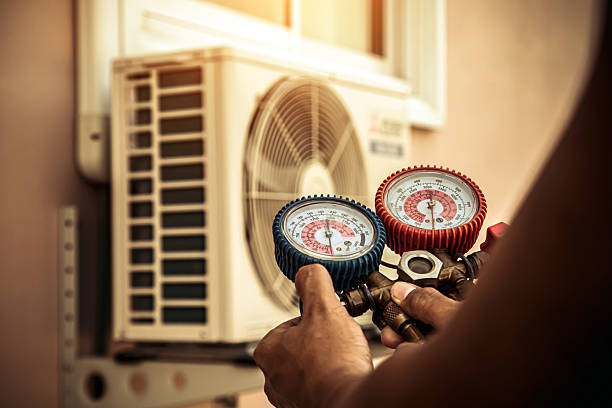 Professional Hvac technician working in Sparta, IL